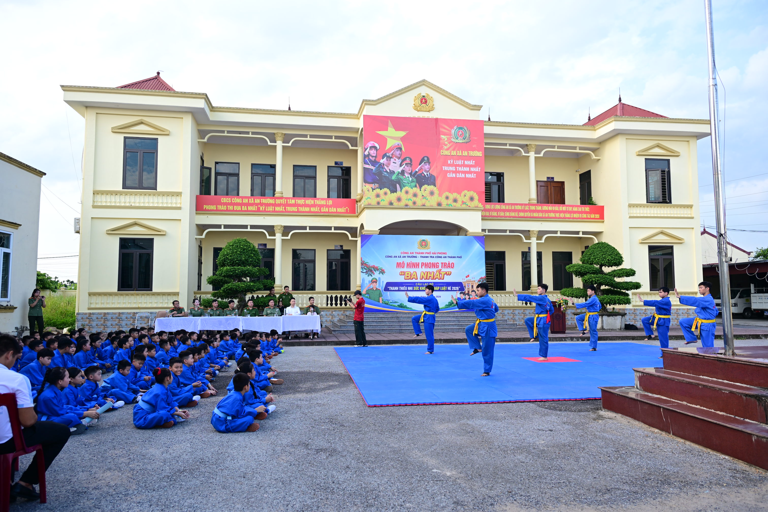 Thanh tra Công an thành phố và Công an xã An Trường triển khai mô hình “Thanh thiếu nhi sức khỏe và pháp luật”